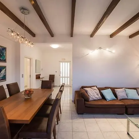 Feel Like Home Apartman Hriszí Aktí Haniá